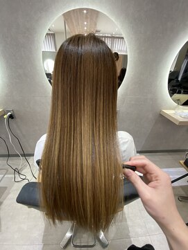 ジーナ 博多(Zina) ブリーチ毛でも美髪矯正で艶々に