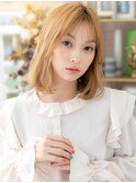 韓国風ブロンドへア前下がりエアストレート