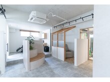 ルーム(RUM)の雰囲気（お洒落で居心地の良い隠れ家サロン）
