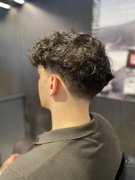 フランクスバーバー アンド ビアークラブ(FRANK'S BARBER and BEER CLUB) テーパーフェード