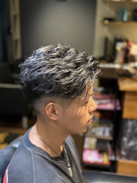 レオザバーバー(LEO the Barber) フェザーバック