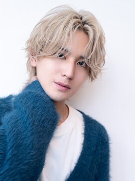 ユウ 渋谷(U) 【ハイトーン×センターパート】メンズヘア/ブリーチ