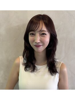 コム(COM)の写真/【1人1人に合わせた顔周りカット】似合わせレイヤーもアイドル風も任せてください！