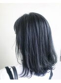 オフィスで浮かないネイビーグレージュ【UniQ 中平】
