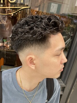 フォーコーナーズ(Four Corners) スパイラルパーマ／スキンフェード／フェードカット/