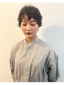 ジョニアンドロージ(Joni & Rougy) モードなショートパーマヘア