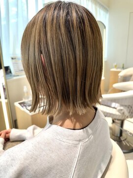 コンティロミー(CONTI ROMMY.) 切りっぱなしラインがオシャレ。首も綺麗に見える【ボブ】