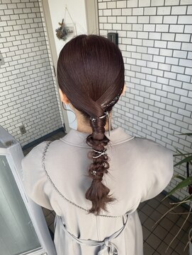 フェリーチェ(Felice) 編み下ろし　タイトヘア　タイトアレンジ　ローポニー　ラメ