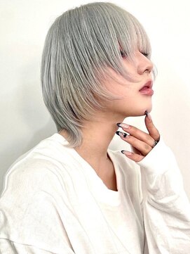 ヴェイン 渋谷(vain) ウルフショート　ハイトーン　ブルーアッシュ　デザインカラー