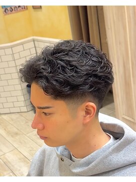 グルーマーズトウキョウ(GROOMER/S TOKYO) ラルフカール　ニュアンスパーマ　センターパート　メンズパーマ