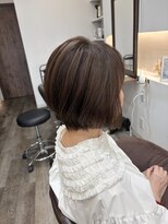 リュッカ(Lycka) 白髪ボカシハイライト大人ショート