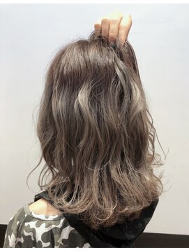 ヴァンカウンシル 伊那(VAN COUNCIL) 透明感バツグン！グレージュカラー