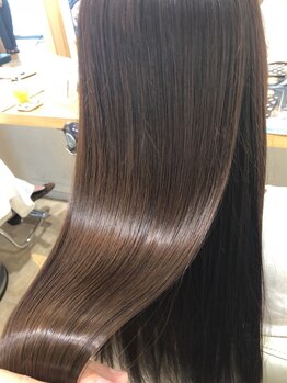 トーン 堺北野田店(tone.)の写真/ダメージによる“髪の歪み”を補正。圧倒的な艶と指通りで理想を超える美髪を手に入れませんか？