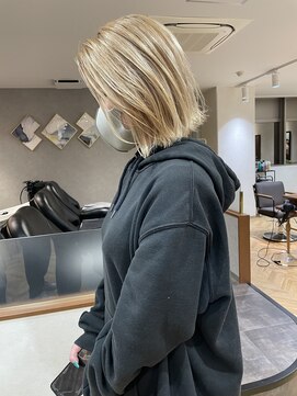 ロンド レア 天神大名店(Lond Le’a) ホワイトブロンド/くびれヘア/メルティカラー/ビタミンカラー