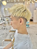 ロミーオム 本厚木(ROMMY. Homme)&nbsp;刈り上げツーブロックアップバングショートハイトーンメンズヘア