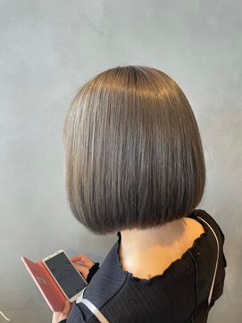 エスケープ トゥ ボナ(ESCAPE to bona.) 髪質改善カラー×ハイライト ミディアムボブ ハイトーン