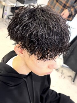 ウェイビーエフティフィフス 横浜西口(WAVEY ft.fifth) 波巻きパーマスパイラルパーマメンズマッシュセンターパート横浜