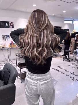 キング 梅田(K!ng) 縮毛矯正髪質改善ハイライトレイヤーカット梅田美容室エクステ