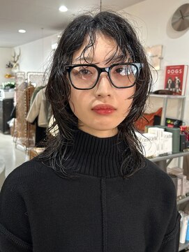 ウルフカット　レイヤー　パーマ