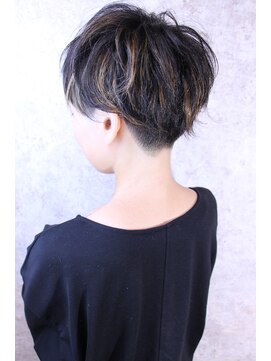 キャアリー(Caary) 福山市 ベリーショート人気Caary 個性的刈り上げマッシュ