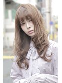 ベージュ