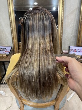 アンフィユヌキャトル(AnFye une Qatll) ハイライトの方をジュエリーシステム×LULUTr×縮毛矯正の艶髪♪