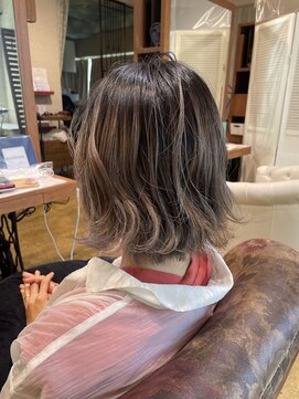 ヘアサロン アティリー(Hair Salon Attirer) 西梅田/ボブ/グレーベージュ/白髪ぼかし【Attirer 飯田裕之】