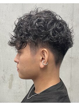 フイ 代々木(Hui) メンズ/アップバング/ツーブロックマッシュ/束感ショート波巻き