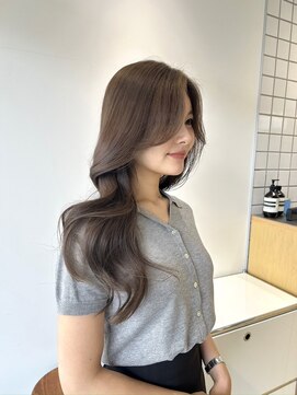 ホロ(hollo) オリーブレイヤー 韓国風 くびれ艶髪 透明感小顔大人可愛い
