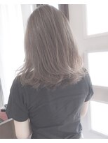 ヘアーアンドアトリエ マール(Hair&Atelier Marl) 【Marlアプリエ】ホワイトベージュのセミディスタイル♪