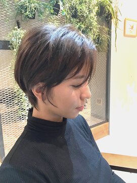 ステイシー(STACY) SATCYイルミナカラーx耳かけx 黒髪ベリーショート x大人かわいい