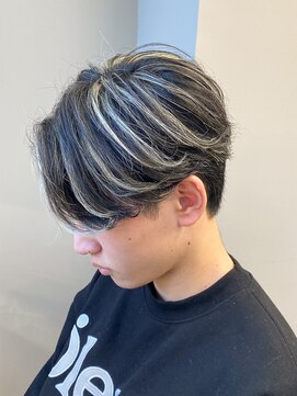 エルマーク(L-MARK) ホワイトハイライトツイストパーマアップバング短髪メッシュ