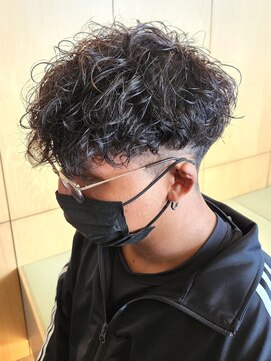 ニアウ 伊勢崎連取店(Niau) 前下り刈り上げマッシュツイストスパイラルパーマスペインカール