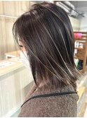 白髪ぼかしハイライト　ワンレン　黒髪　ネビージュ