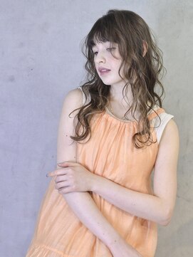 コイ(coii) やわらか透明感カラーのウェーブミディ