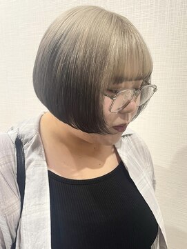 ロリム(RorriM) ルーツカラー × ブロンド × ダークグレー × グラデーション