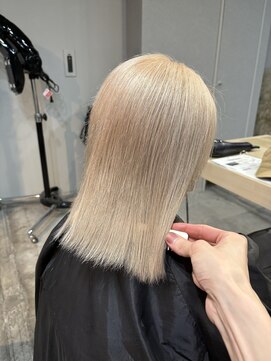 リア 布施店(Lia) ホワイトベージュ