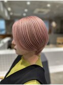 小顔ピンクベージュのショートボブ