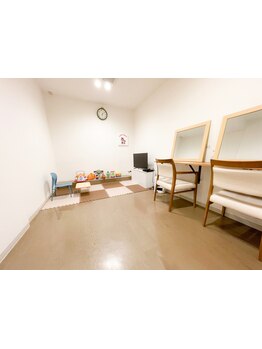 【個室キッズルーム完備】お子様連れのママさんも大歓迎♪ママの「自分時間」をサポート！