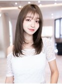 顔周りワンホンレイヤーハッシュカット×ミルクティーブロンド