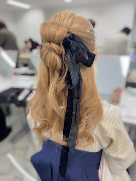 コワファースト パリ バイ アテナ(COIFF1RST PARIS by ATENA) ハーフアップアレンジ