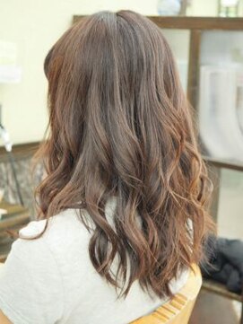 ミーティア バイ クアトロ(Meteor By QUATRO) 大人巻き髪ブラウン☆