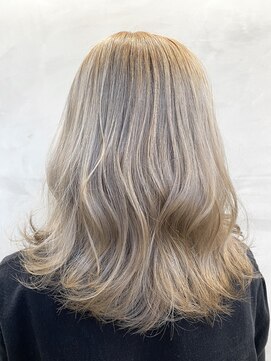 ジーナ 池袋(Zina) Zina池袋☆ホワイトベージュ