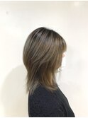 シルバーベージュのバレイヤージュ