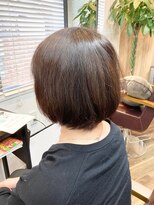 ベッカ(Becca) 癖毛からのショートボブ