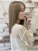 20代　艶ストレート　透明感ミルクベージュカラー