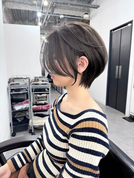 セラ(cella) 毛流れレイヤー×ショートボブ【岡村大介】