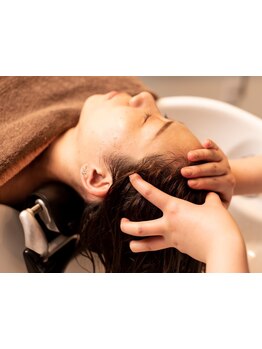 【西尾市】フルフラットのシャンプー台でリラックス♪Eralヘッドスパで頭皮環境改善しませんか＊