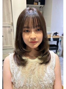 リタ(rita.) 小辻　ミディアムレイヤー×オリーブベージュ