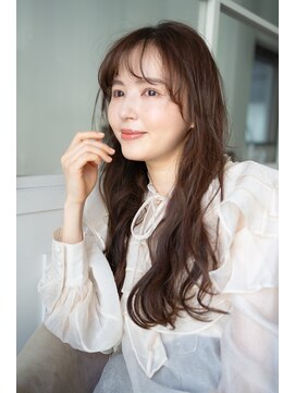 マグノリア オモテサンドウ(MAGNOLiA Omotesando) ふんわり甘い愛されロングパーマ・・・HINATA